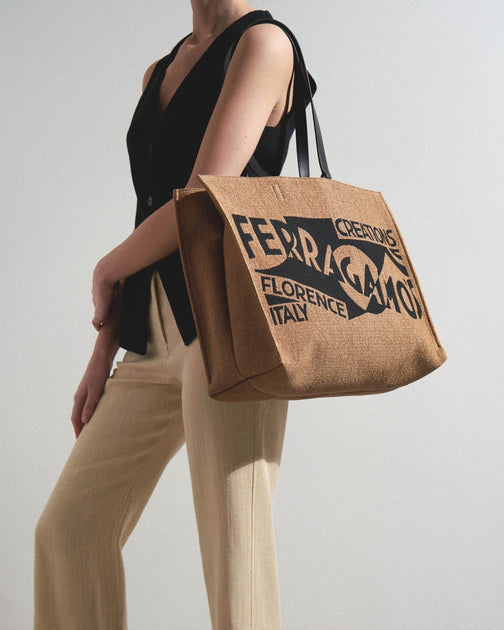 トートバッグ SALVATORE FERRAGAMO CAMEL RAFFIA SMALL TT SIGN SHOPPING BAG Ferragamo | TT large monogram raffia bag | Savannahs