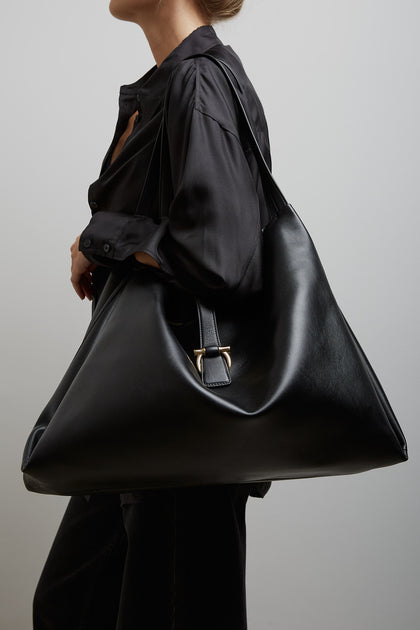 トートバッグ FERRAGAMO LARGE BLACK LEATHER TOTE BAG Ferragamo | Large black tote bag | Savannahs