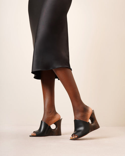 Leather hotsell heeled mules