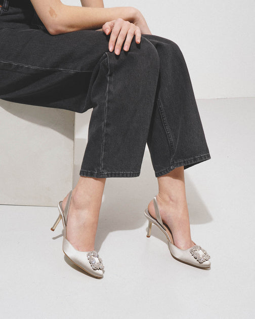 Manolo Blahnik Hangisli 70 light grey satin slingback pumps