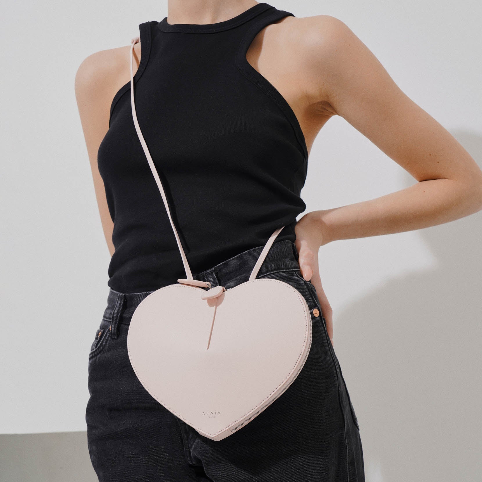 専用です❣️人気ALAIA ❤︎LE COEUR ハート バッグ ALAÏA Le Coeur leather shoulder bag | NET-A-PORTER