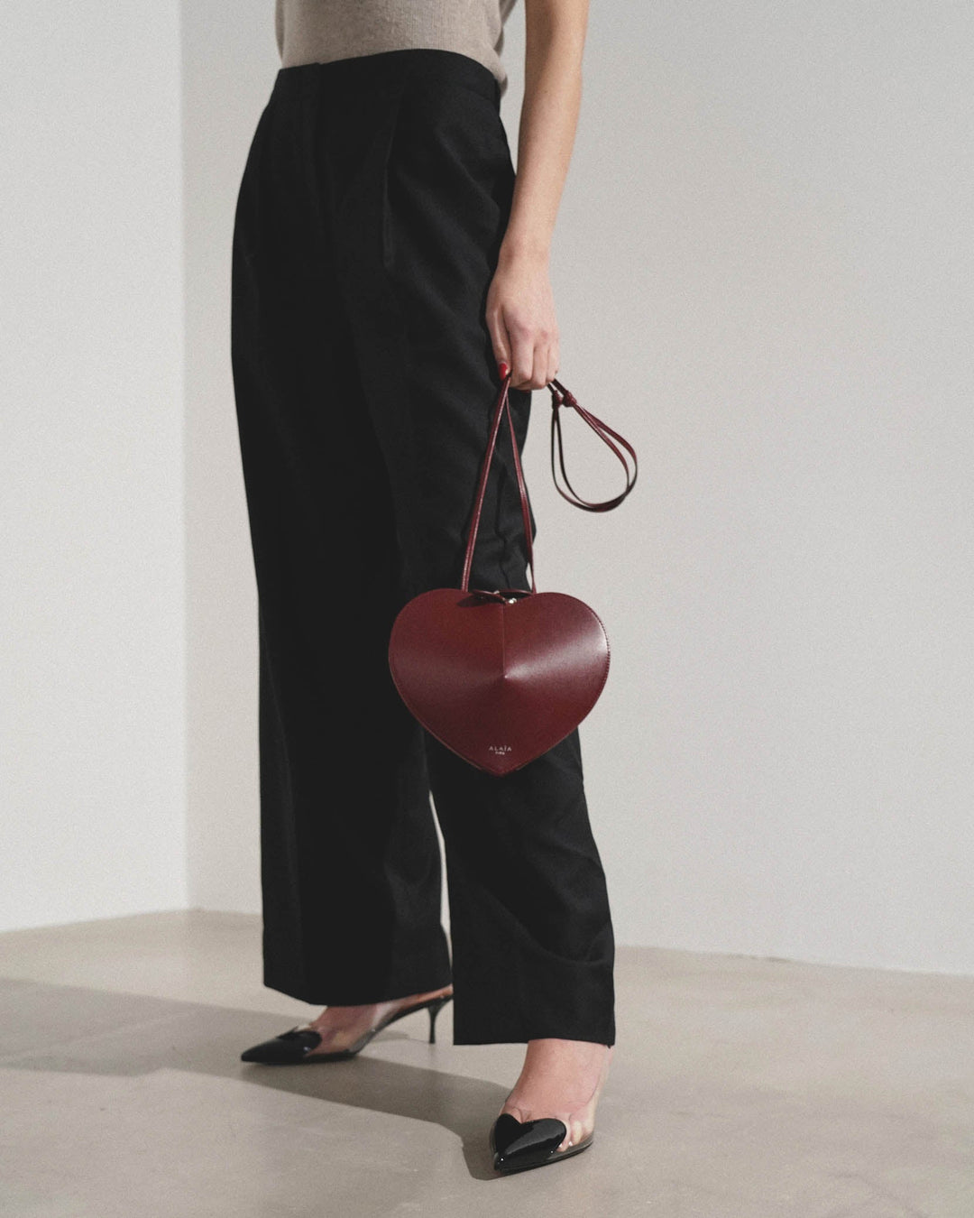 バッグ・カバンその他 Alaia Le Coeur bag dark red bi-material Alaïa | Le Coeur dark red leather crossbody bag | Savannahs