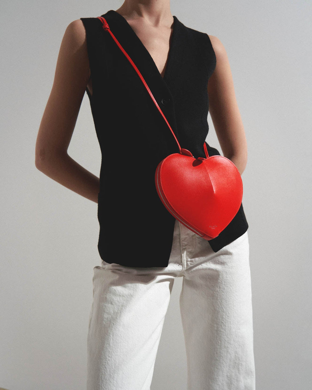 夏の装い ☆ ALAIA Le Coeur paper straw nature crossbody bag AA27228B-Alaia-Le-Coeur-paper-