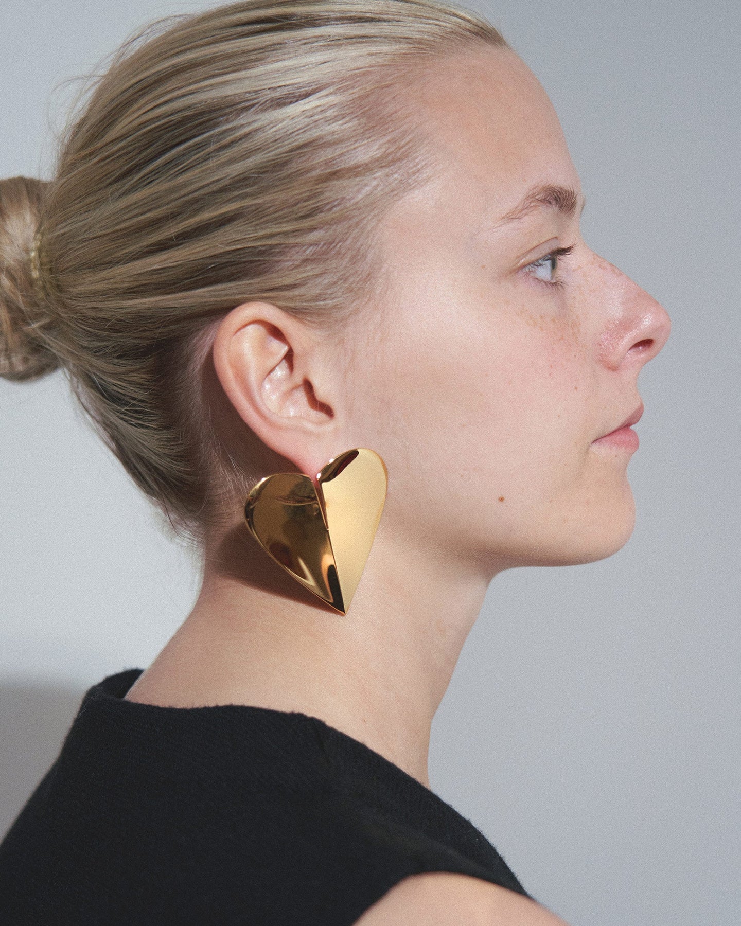 Shop Alaïa Le Cour L Gold Earrings