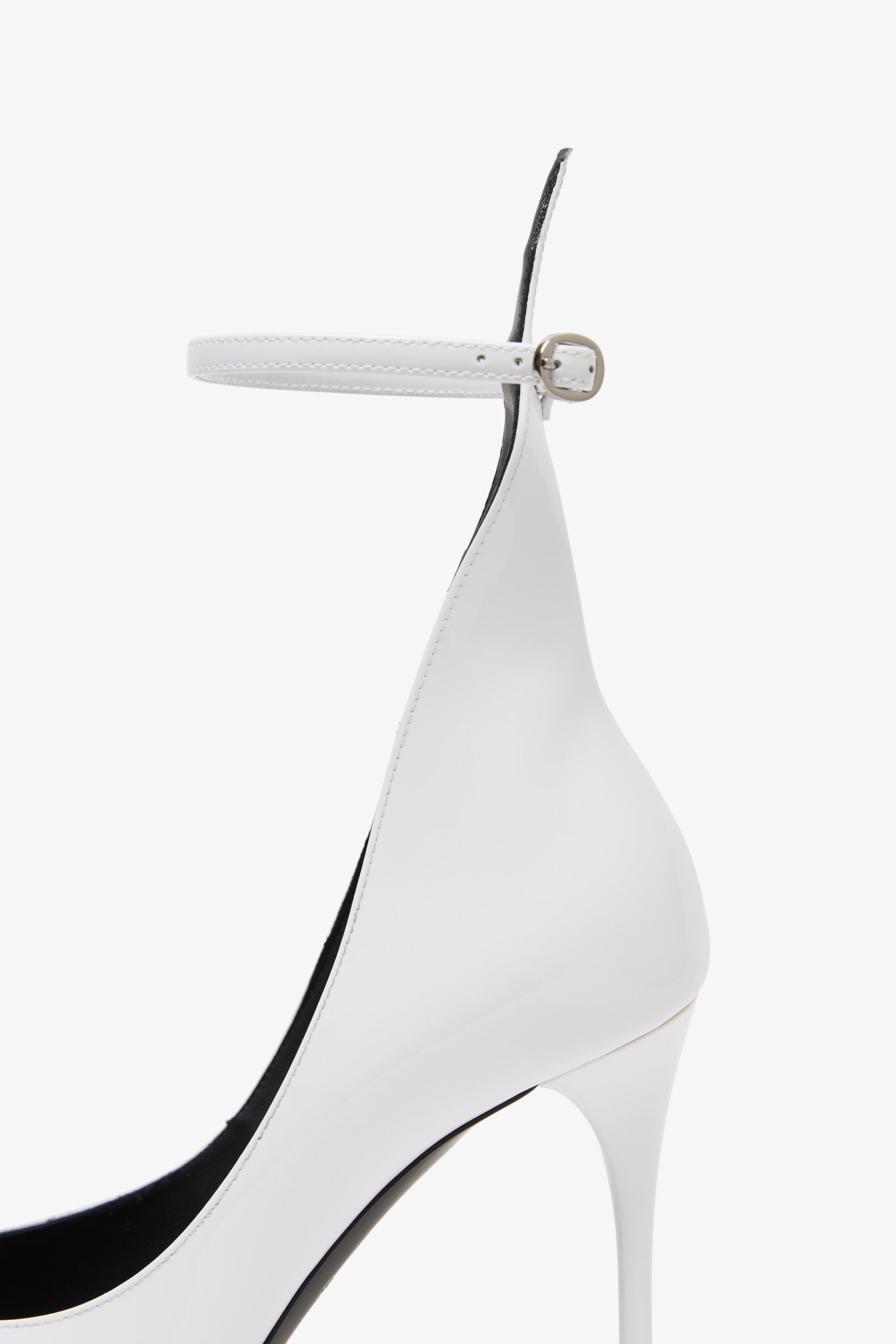 Alaïa | Pumps 90 white patent pumps | Savannahs