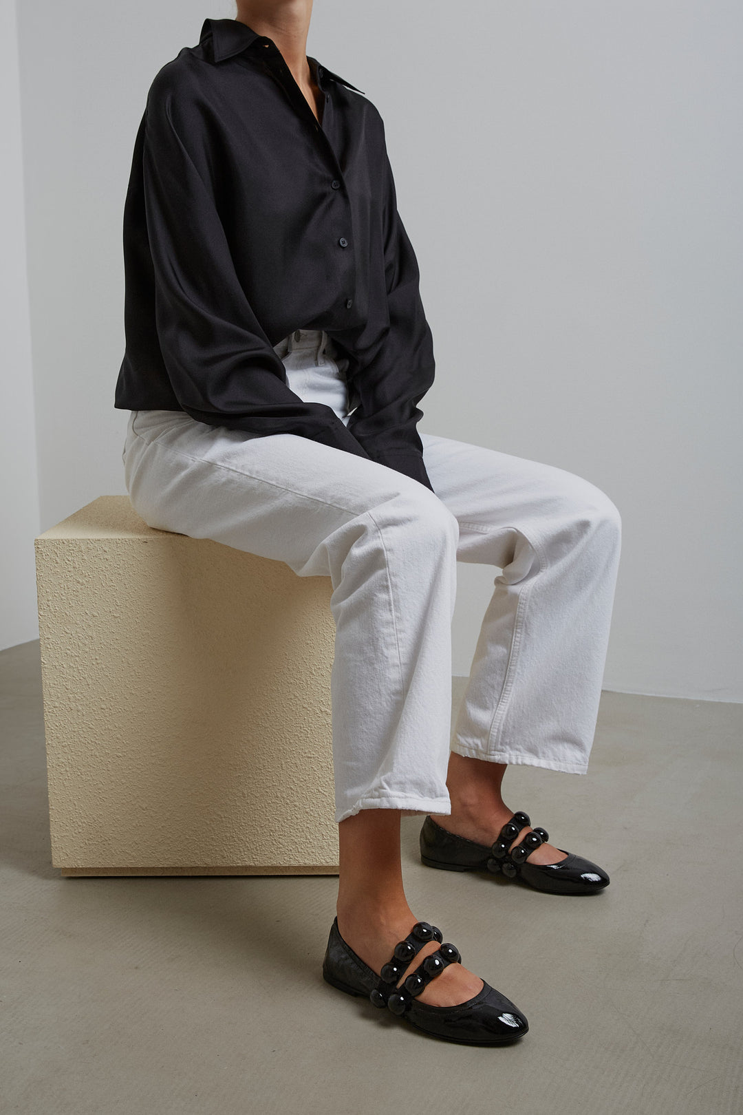関税送料込★ALAIAアライア Sphere patent leather ballerinas 17978306bi_999_f.jpg?impolicy=