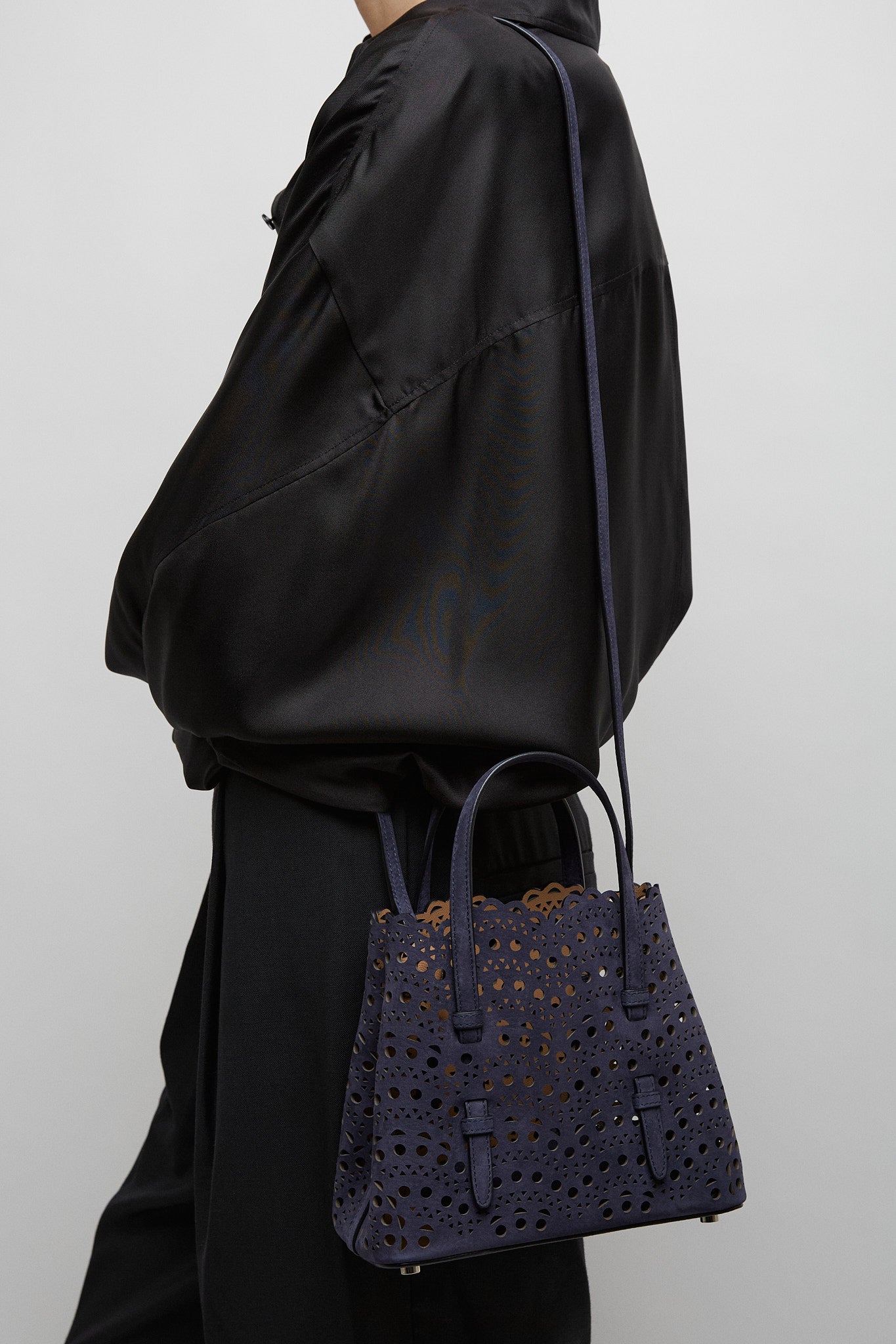Alaïa | Mina 20 dark blue leather tote bag | Savannahs
