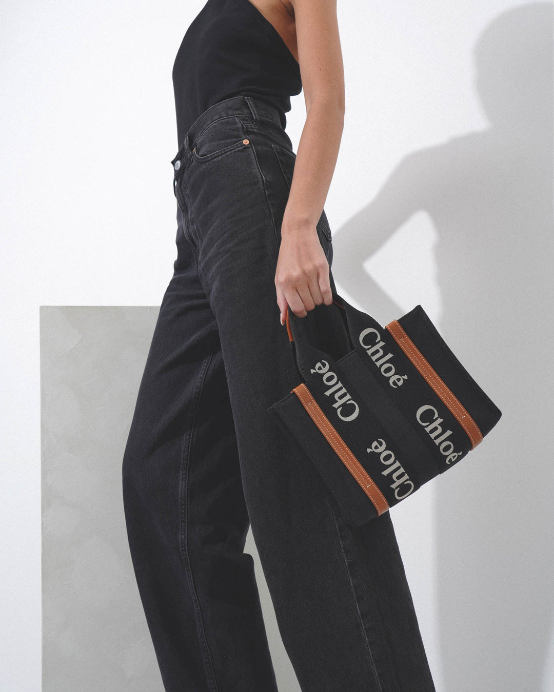 限定Chloé woody small tote with stra black Chloé Small Woody Leather Tote Bag | Black | FARFETCH