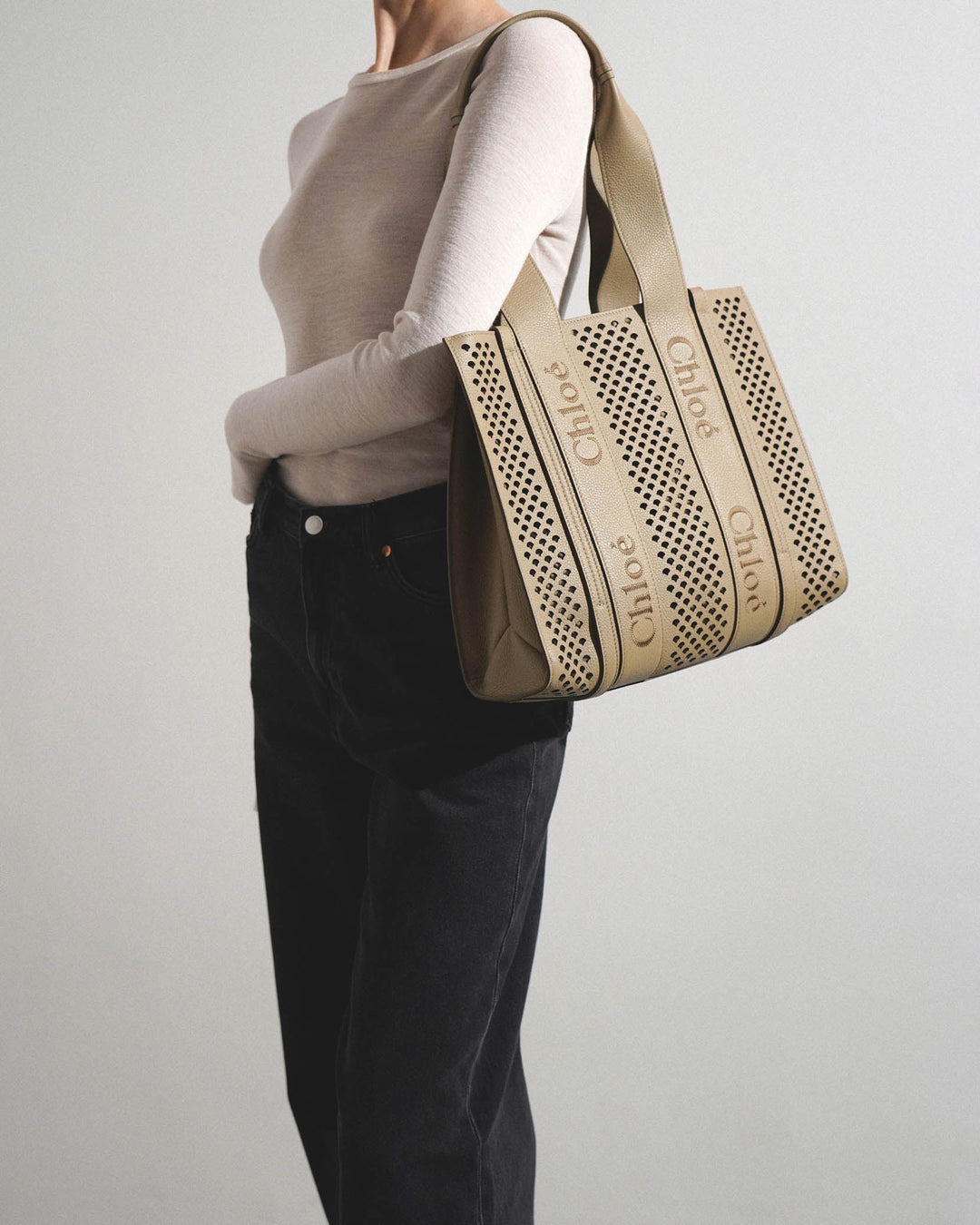 【CHLOE】WOODY LEATHER TOTE BAG MEDIUM Chloé | Woody wild grey medium tote bag | Savannahs