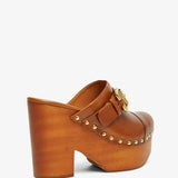 Jeannette tan clogs