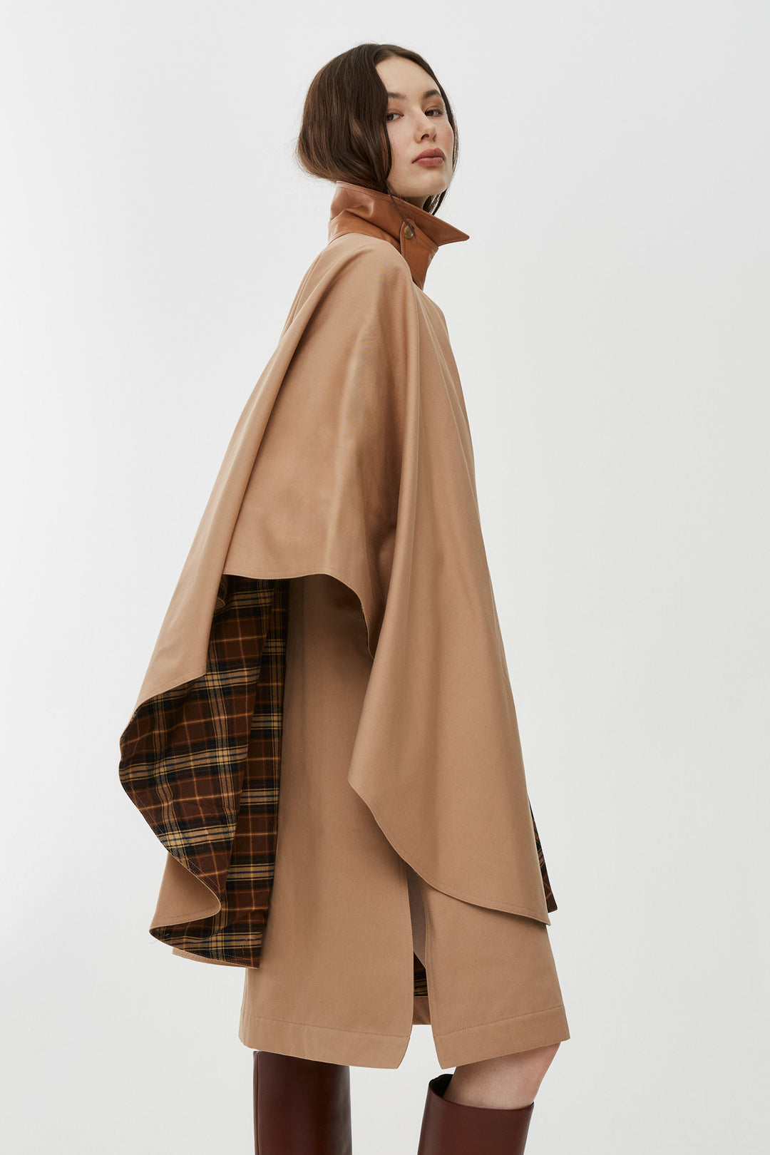 【関税＆送料込み】Herno Brown Cape With Drawstring Collar CAPE IN NEW CASHMERE AND NYLON ULTRALIGHT in Chantilly for