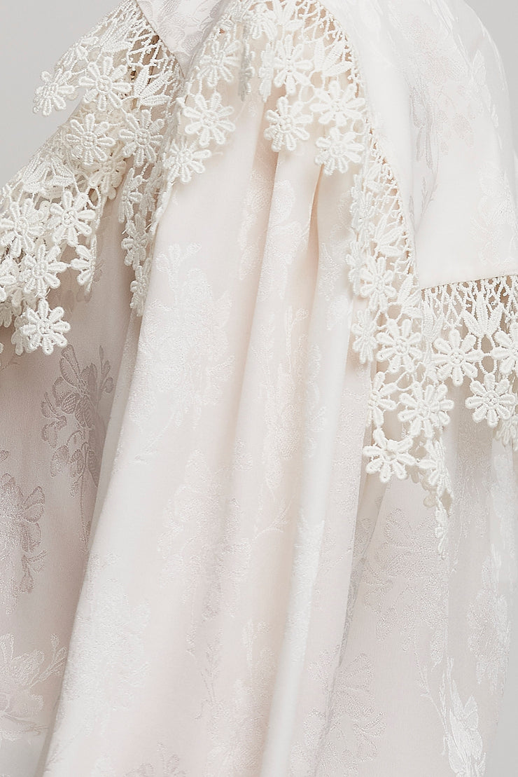 Maxi-collar white blouse