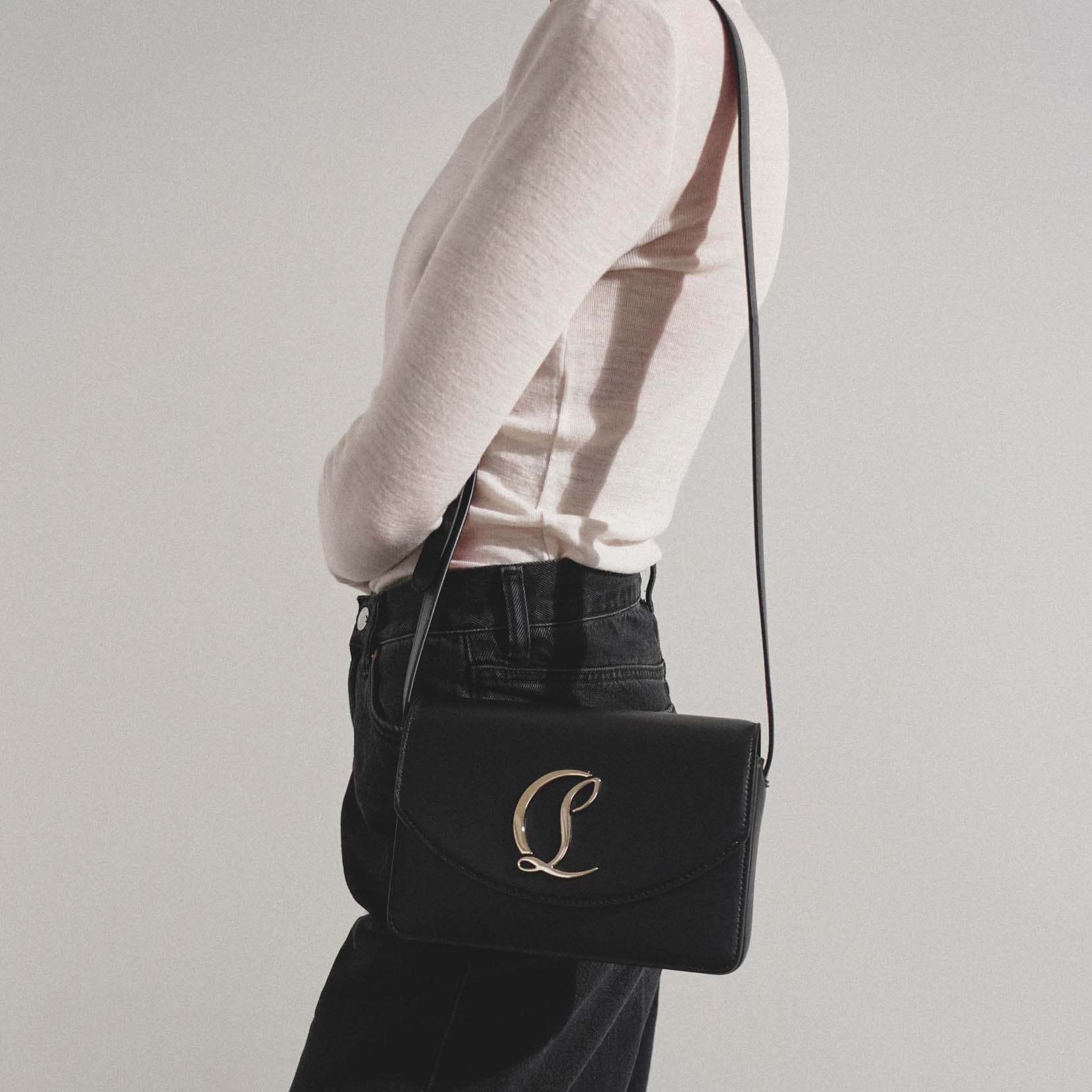 【新品】Christian Louboutinルビ54レザー ショルダーバッグ Loubi54 croc-effect leather shoulder bag in black - Christian