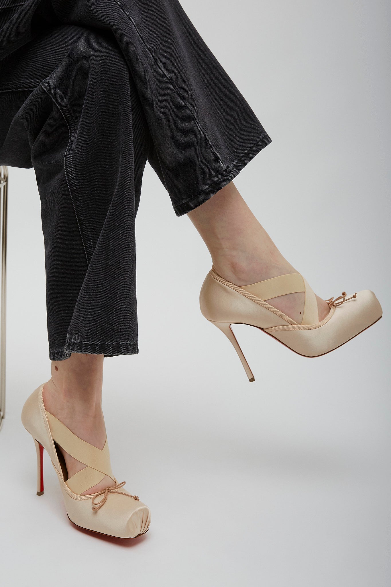 Cassiastic 100 blush satin pumps