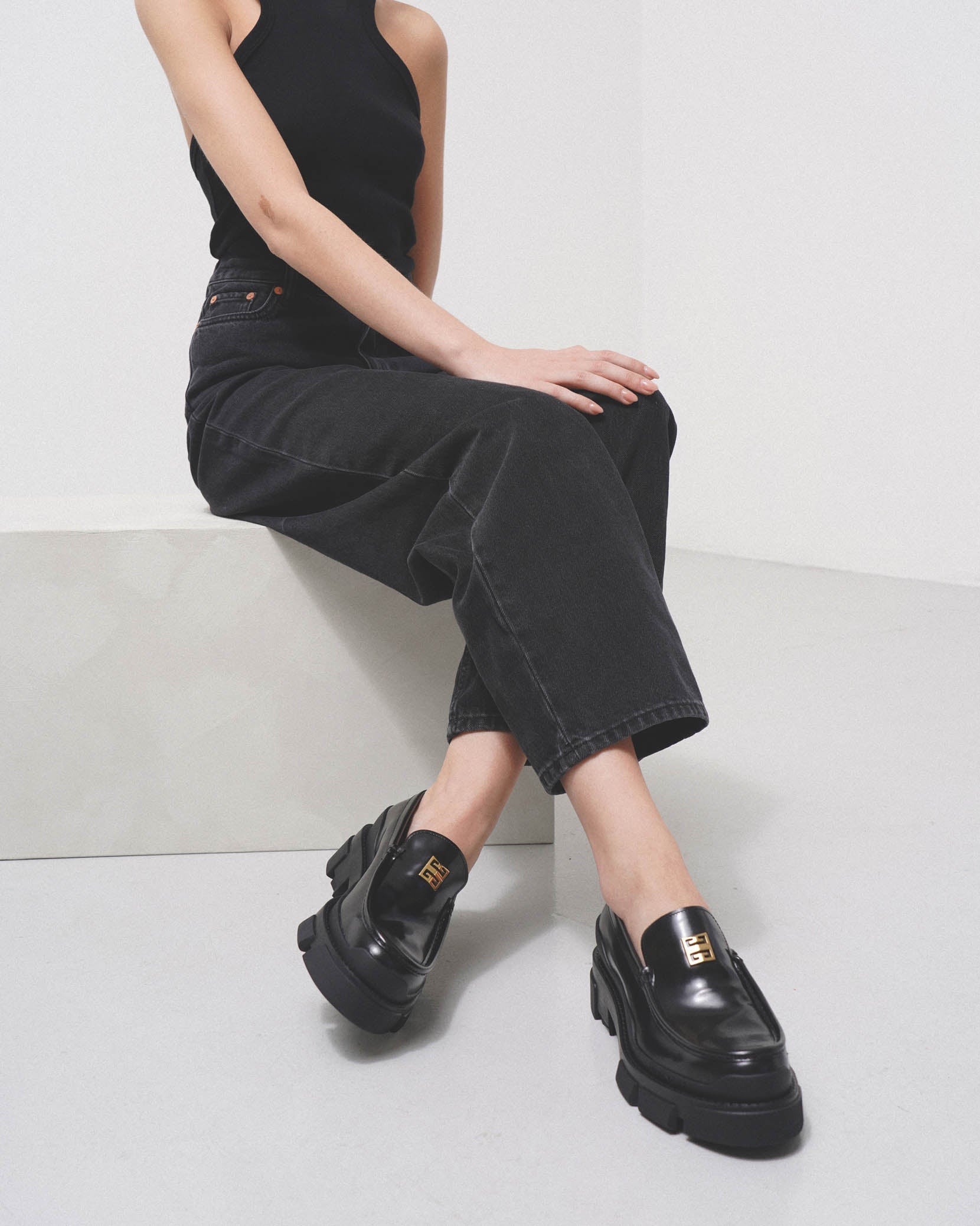 【美品！！】GIVENCHY TERRA LOAFERS ブラック サイズ37 Givenchy | Terra black leather loafers | Savannahs