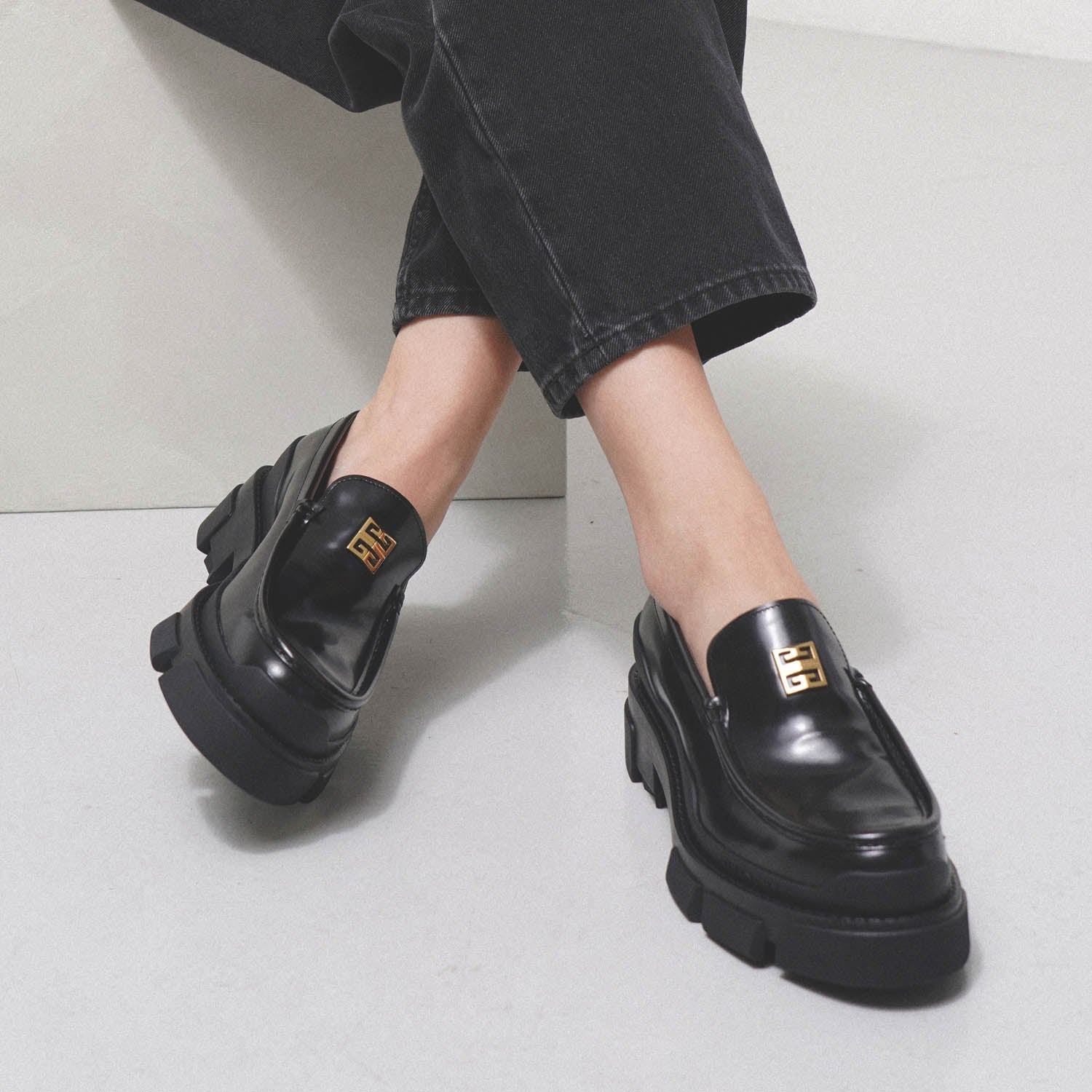 Givenchy | Terra black leather loafers | Savannahs