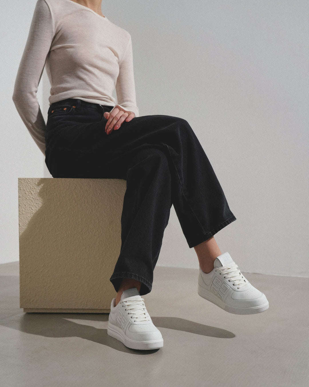 GIVENCHY グラフィック 4G ロ―トップ レザースニーカー＊WHITE Givenchy `G4` Low-Top Sneakers - White - Men | BH007WH1QQ116