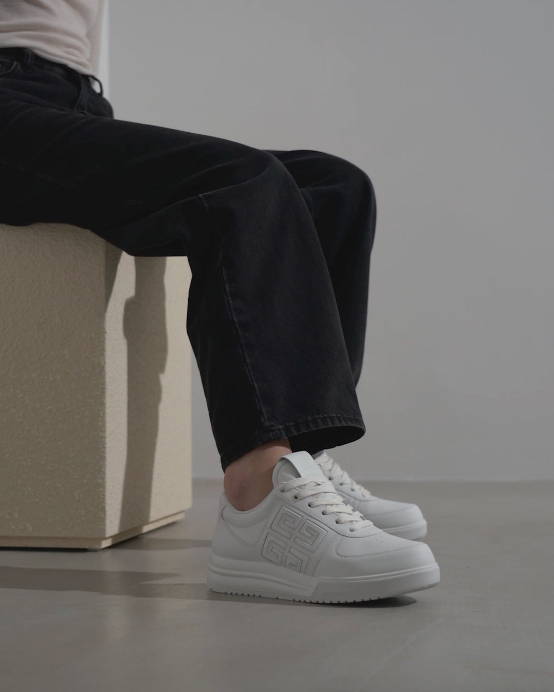 Givenchy | G4 low-top white sneakers | Savannahs