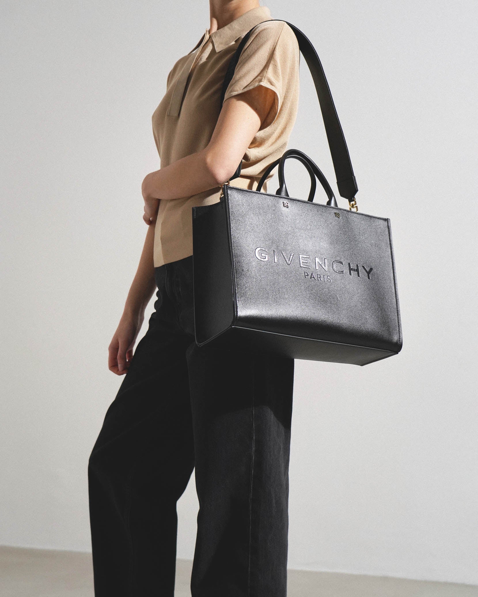Givenchy | G tote medium black bag | Savannahs