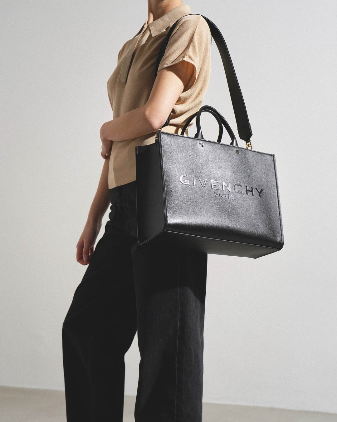 Givenchy | G tote medium black bag | Savannahs