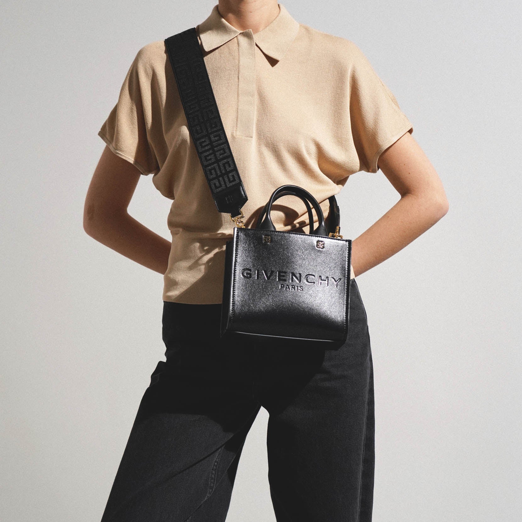 Givenchy | G tote mini black bag | Savannahs