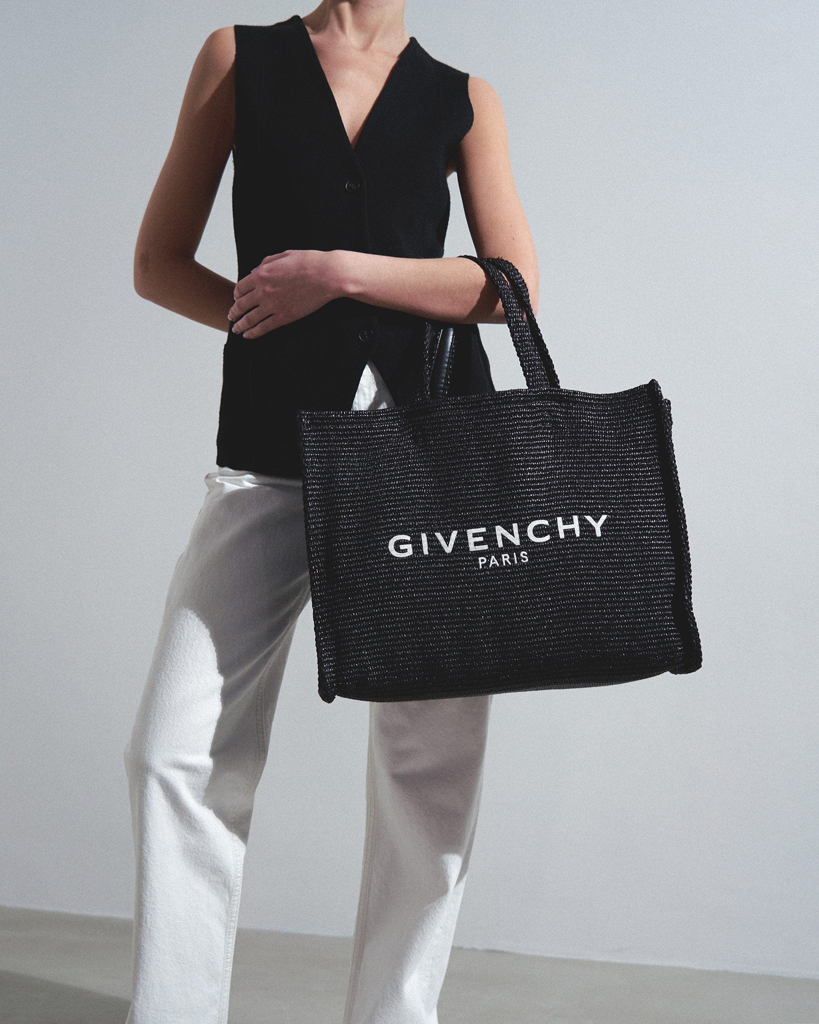 【新品同様・ダグ付き✨】Givenchy G-Tote 2way トートバッグ Givenchy | G-tote black raffia tote bag | Savannahs