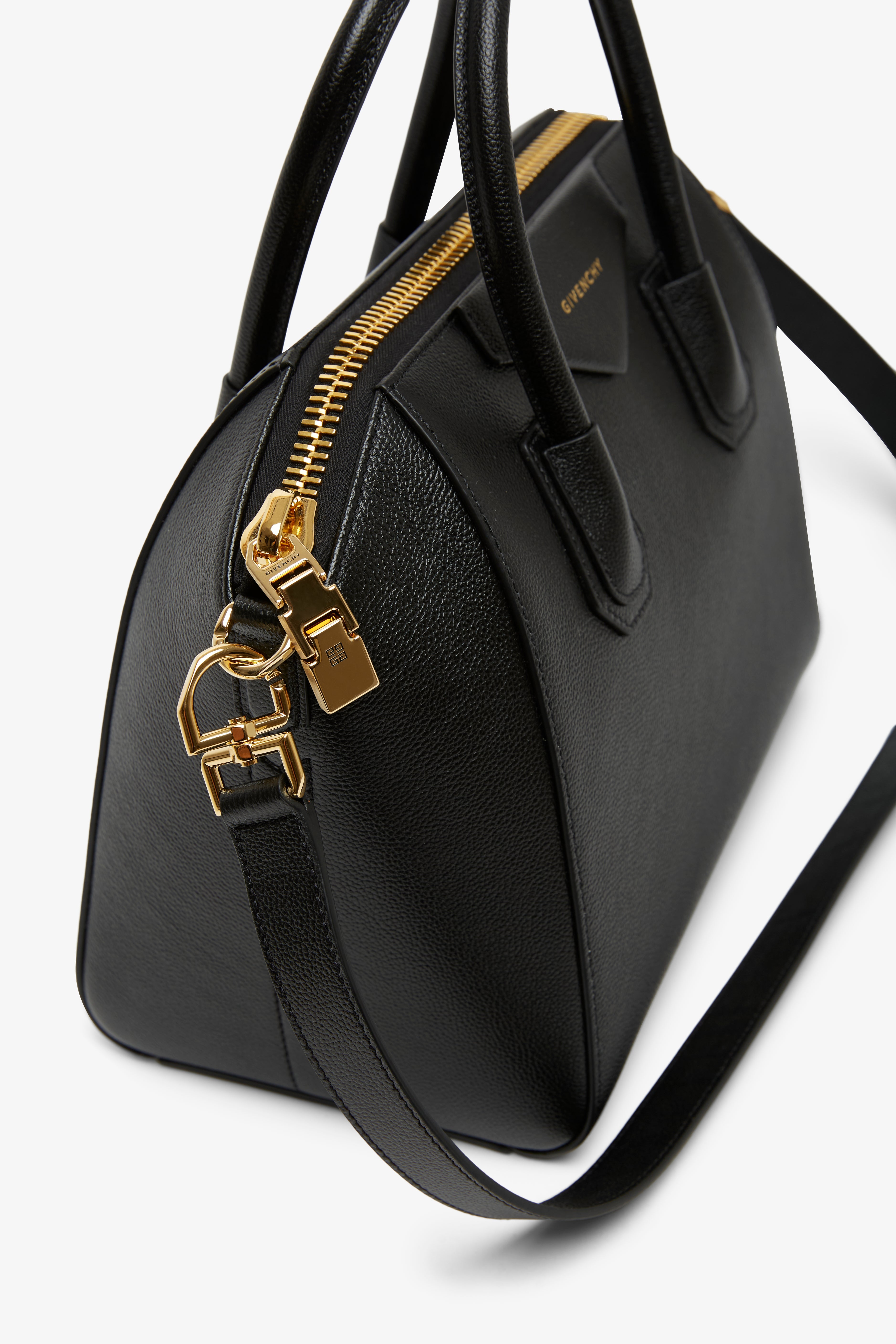 Givenchy | Antigona small black bag | Savannahs