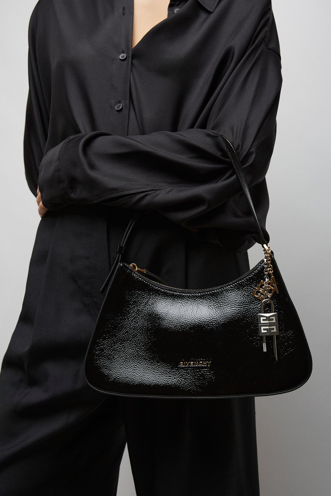 ジバンシィ 「ラッキーロック」ブラックショルダーバッグ Givenchy | Lucky Lock small black shoulder bag | Savannahs
