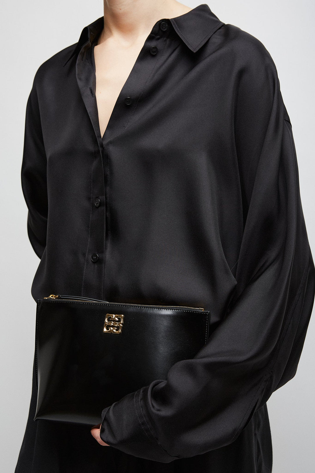 ショルダーバッグ・ポシェット GIVENCHY BLACK LEATHER 4G LIQUID SHOULDER BAG Givenchy 4G Liquid Shoulder Bag in Leather | Neiman Marcus
