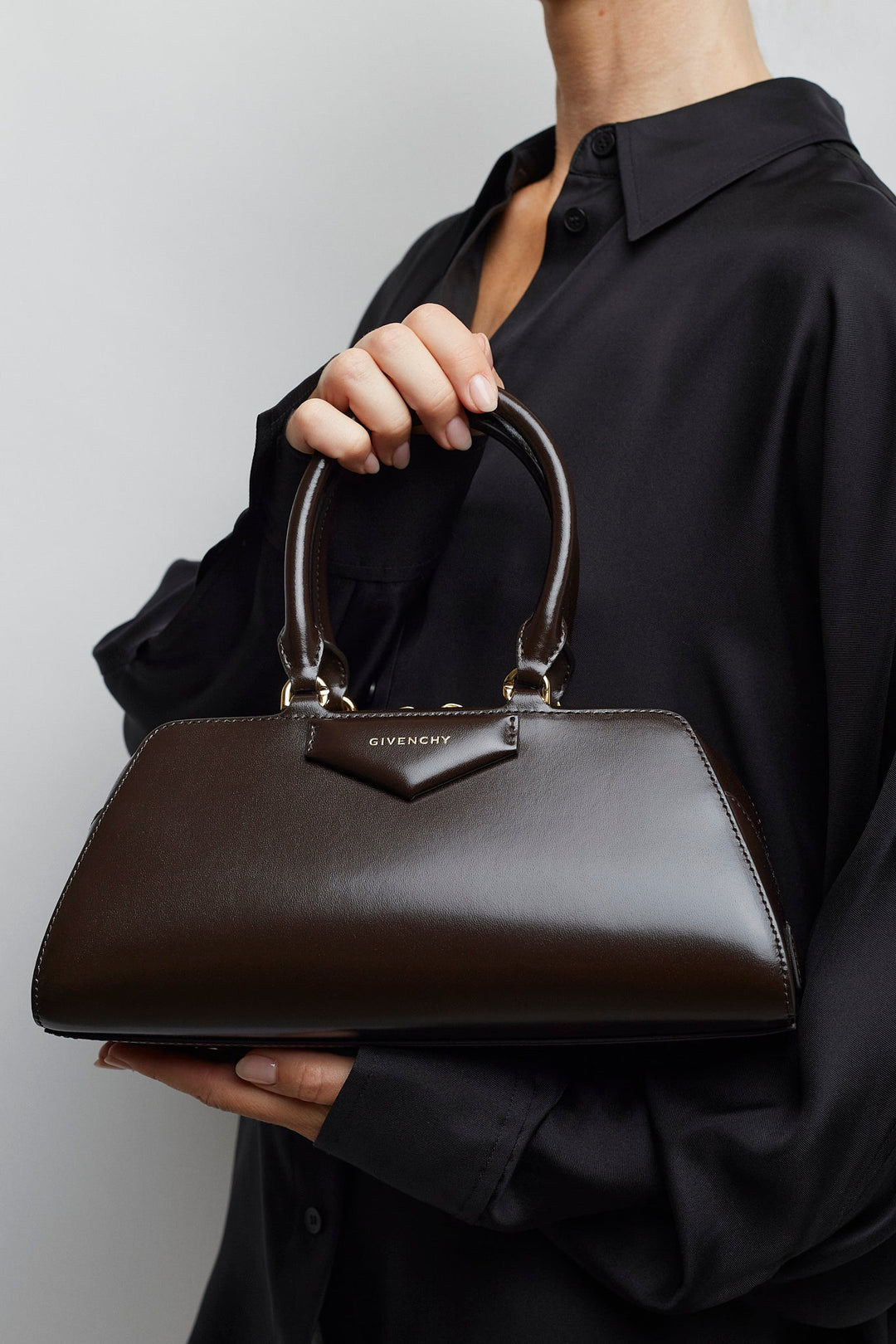 ハンドバッグ GIVENCHY ANTIGONA LEATHER HANDBAG Antigona Toy bag in Box leather in - black/red | Givenchy US