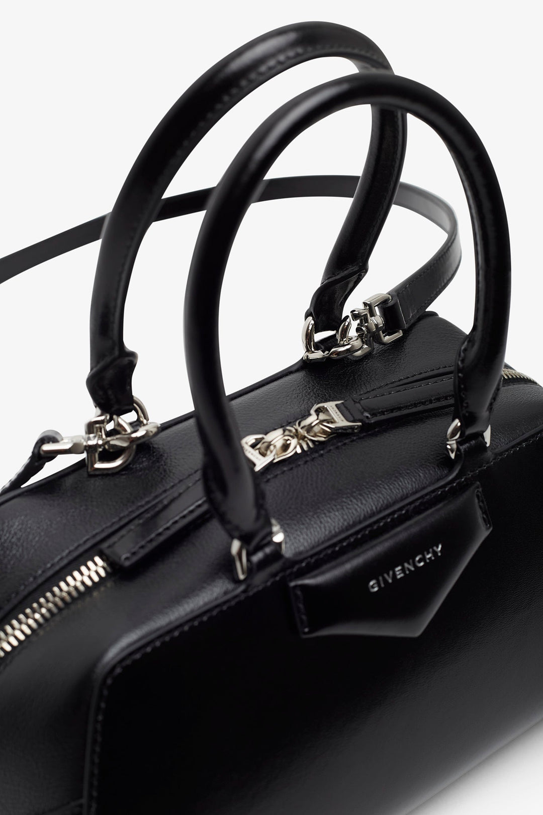 Givenchy | Antigona east west black small bag | Savannahs