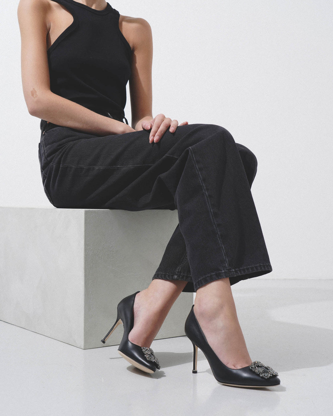 Manolo Blahnik | Hangisi 90 black leather pumps | Savannahs