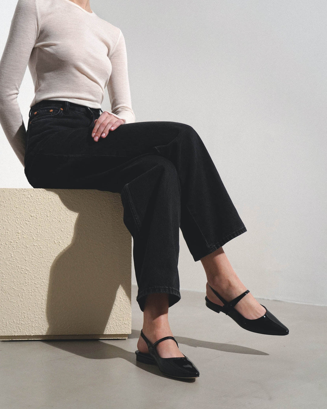 直営店 ‐Manolo Blahnik - SALE! DIDION 10mm フラットサンダル Manolo Blahnik | Didionflat black patent flats | Savannahs