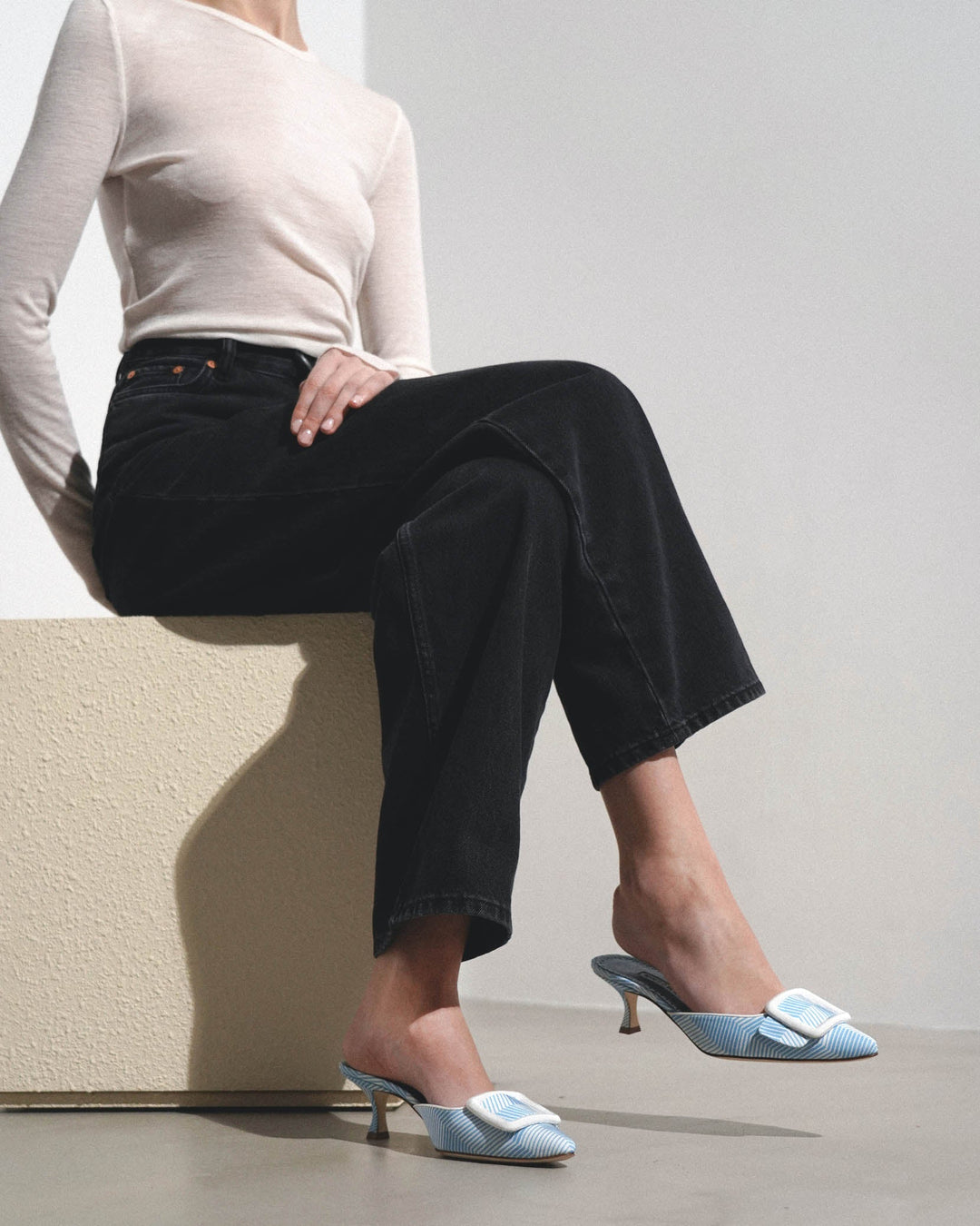 アパルトモン　MANOLO BLAHNIK CAROLYEN MULE アパルトモン MANOLO BLAHNIK CAROLYEN MULE