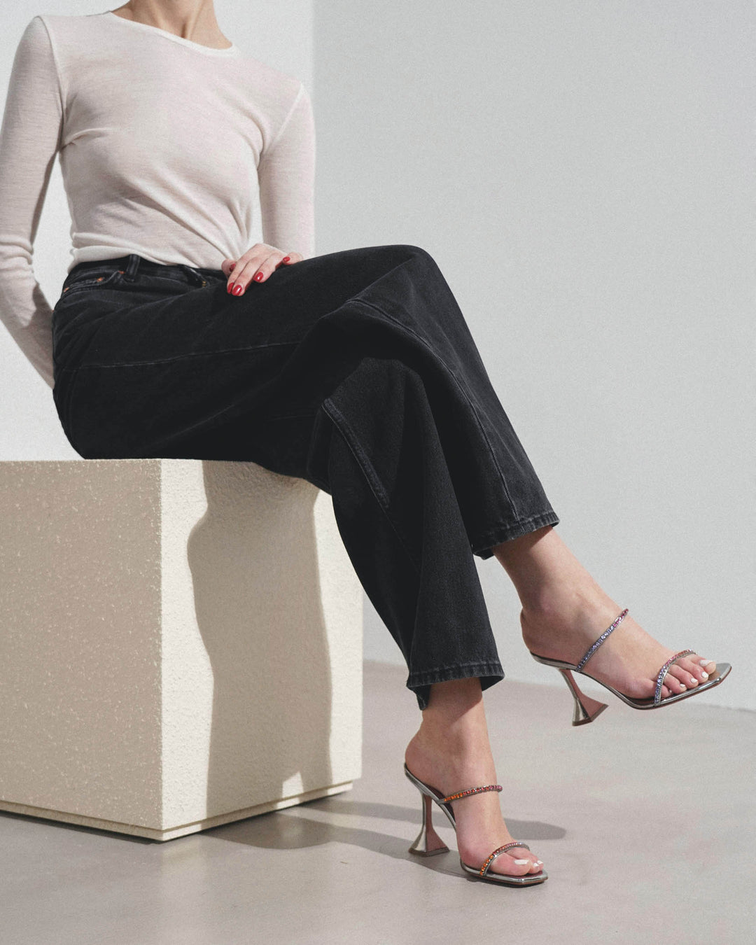 サンダル・ミュール AMINA MUADDI GIGI 95 SLIPPERS AMINA MUADDI Gigi crystal-embellished mirrored-leather mules