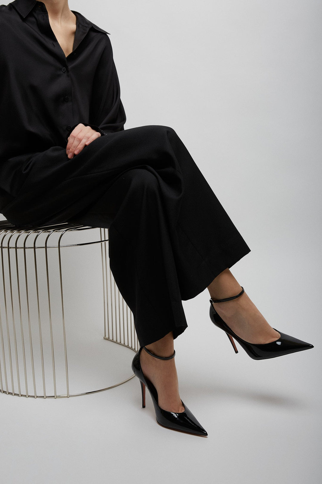 シューズ・サンダルその他 AMINA MUADDI Woman Pumps Black ANOKPUMP PATENTBALCK Ami patent leather pumps in black - Amina Muaddi | Mytheresa