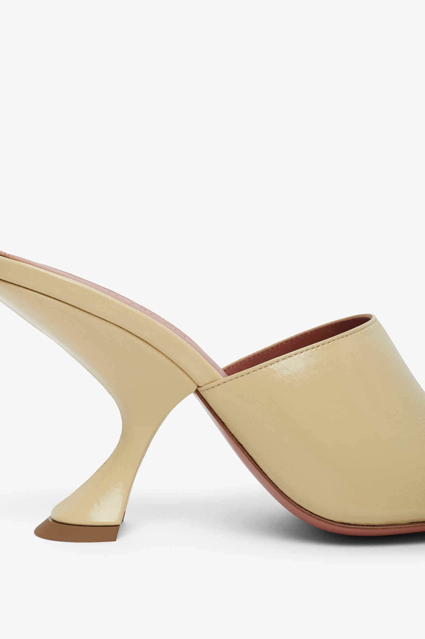 Taylor 90 patent beige slippers