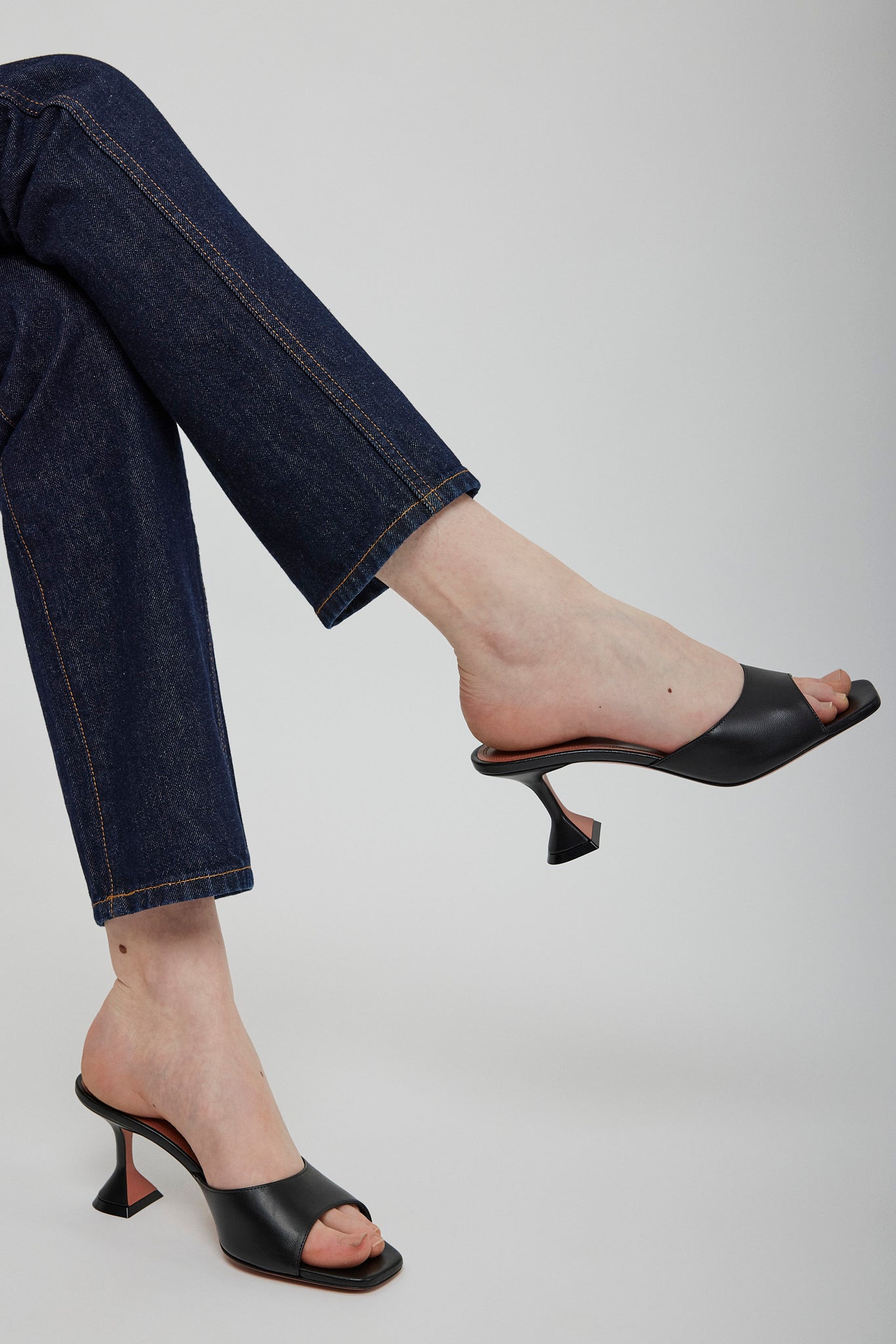 Lupita Slipper 70 black leather mules