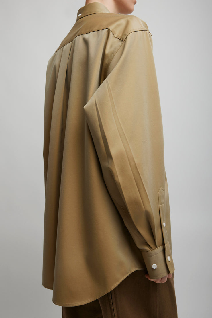 Button collar shirt