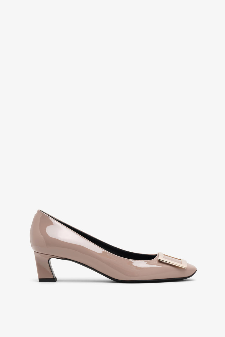 Trompette 45 metal buckle beige patent pumps