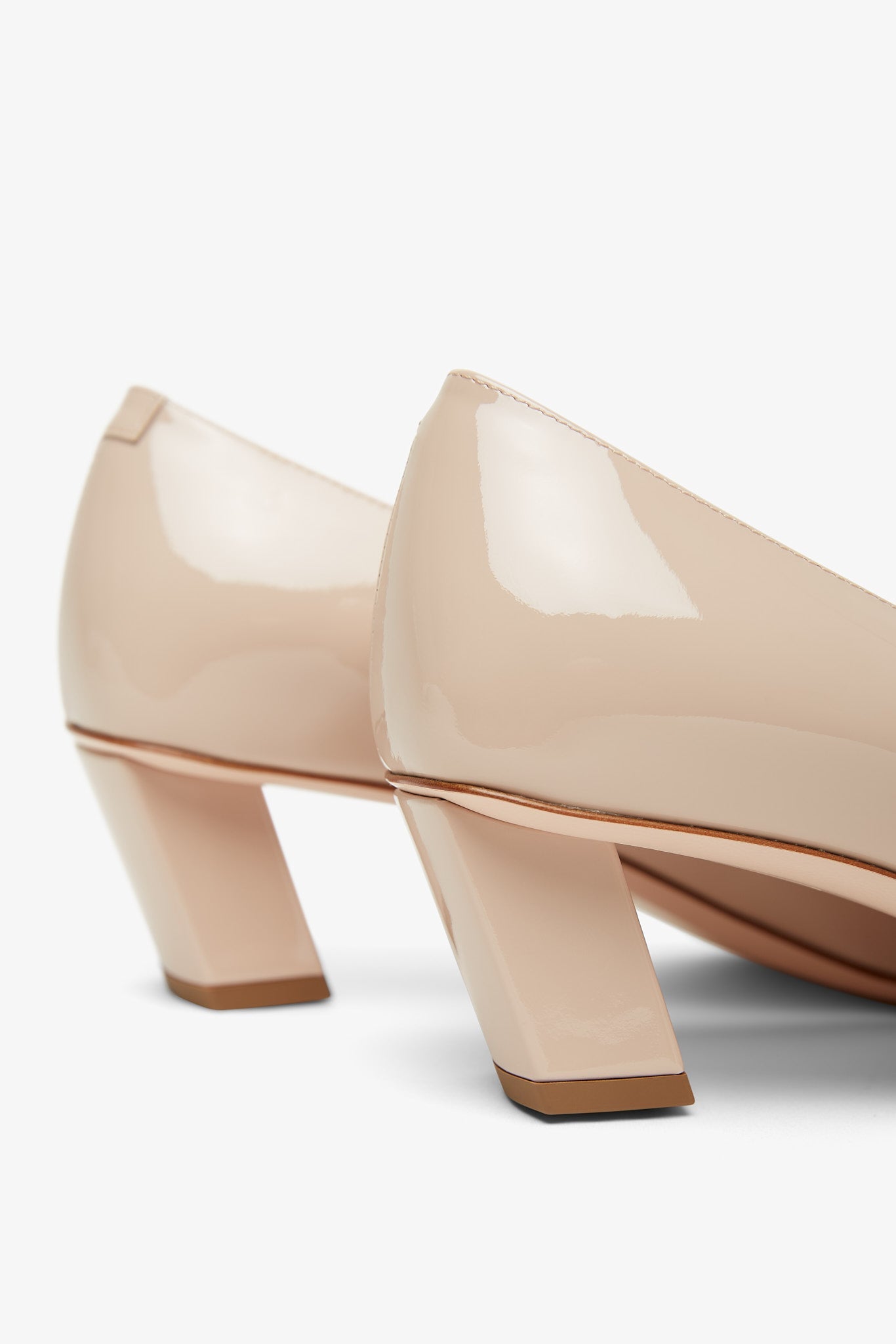 Belle Vivier 45 beige patent pumps