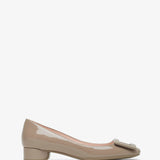 Roundy 25 beige patent pumps