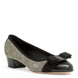 Vara quilted golden fabric black patent pumps