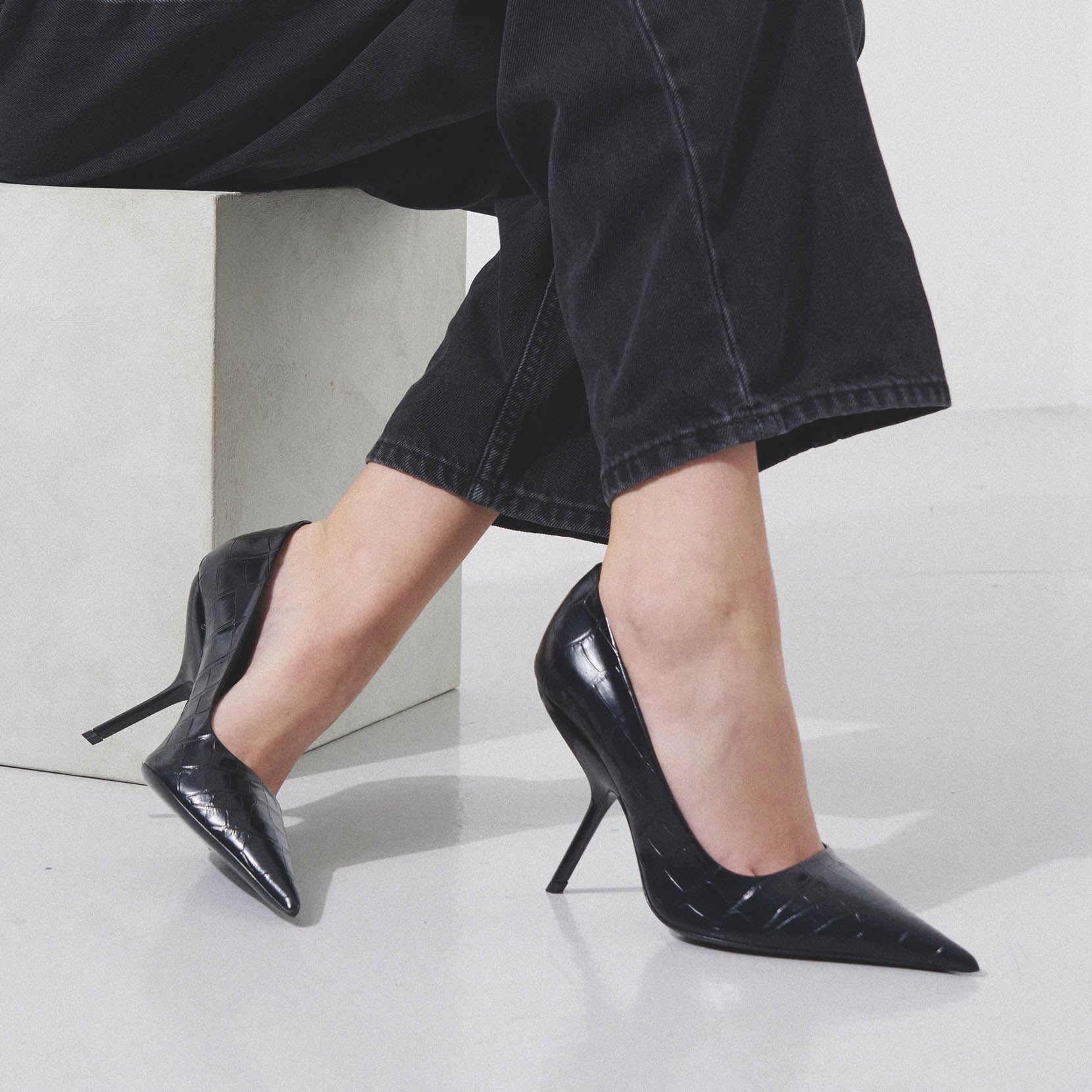 Ferragamo | Eva X5 black pumps | Savannahs
