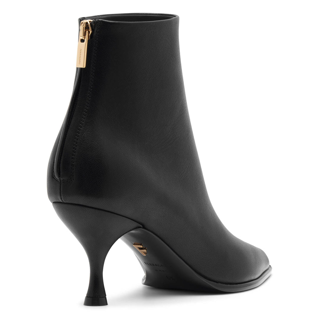 ショートブーツ・ブーティ SALVATORE FERRAGAMO BLACK LEATHER TIA ANKLE BOOTS Ferragamo Black Leather Tia Ankle Boots | italist