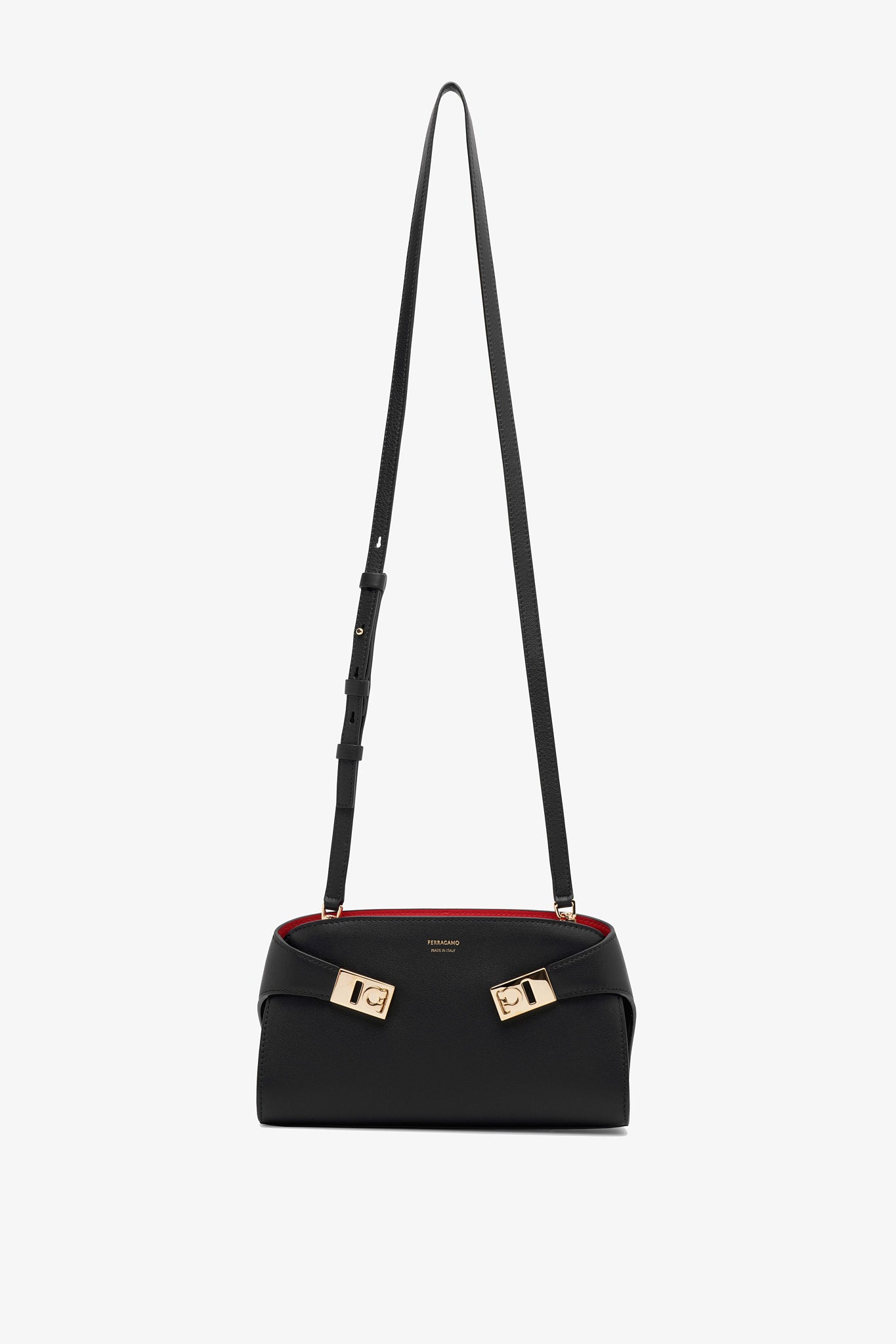 ◆送料・関税込◆FERRAGAMO ハグソフト レザーショルダーバッグ Ferragamo - ハグ・レザー・ショルダーバッグ をオンライン購入