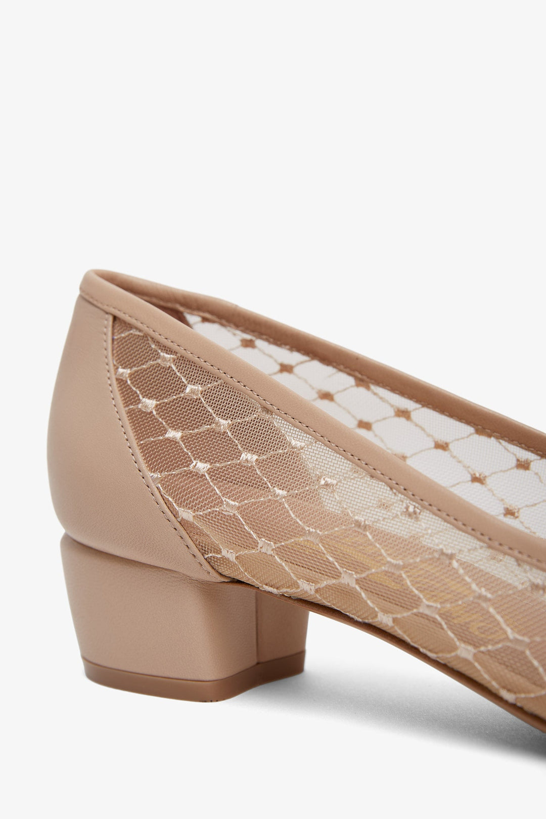 Ferragamo ベージュ フラットシューズ　7.5 D (24.5) Ferragamo | Vara beige mesh pumps | Savannahs