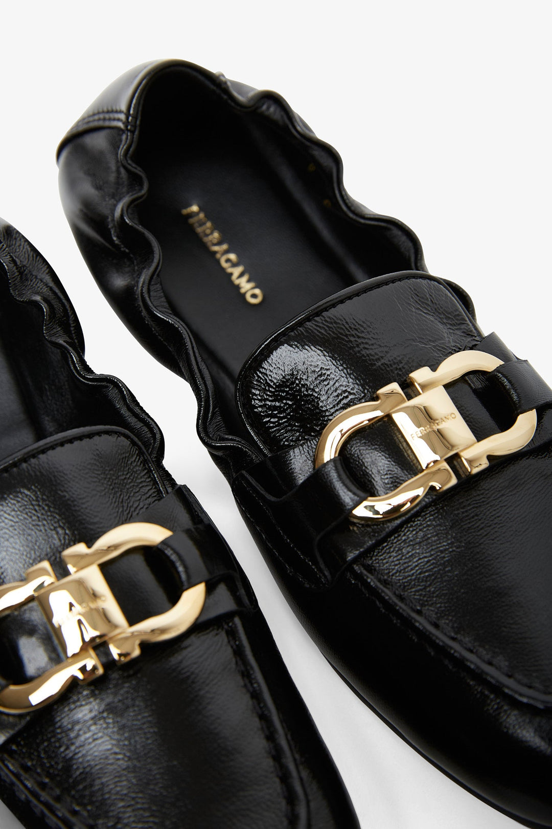 FERRAGAMO ブラック ローファー 厚底 Salvatore Ferragamo (サルバトーレフェラガモ) ガンチーニ ローファー