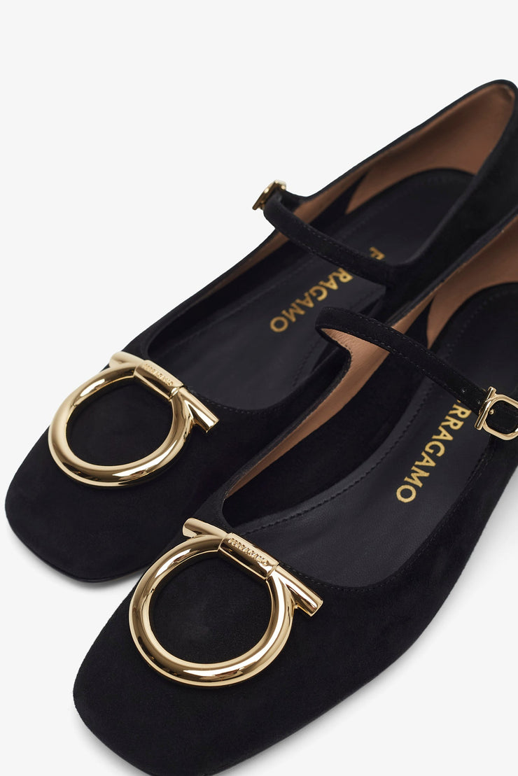 Marry 2 black pumps