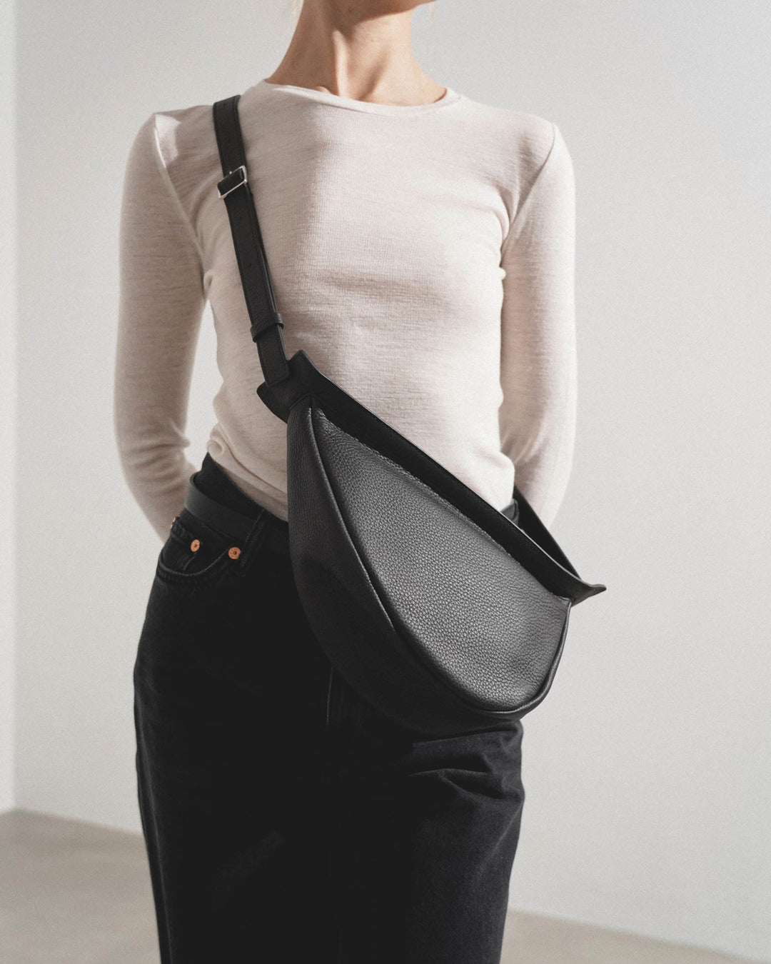 THE ROW★SLOUCHY BANANA SHOULDER BAG Large Slouchy Banana Bag Black in Leather – The Row